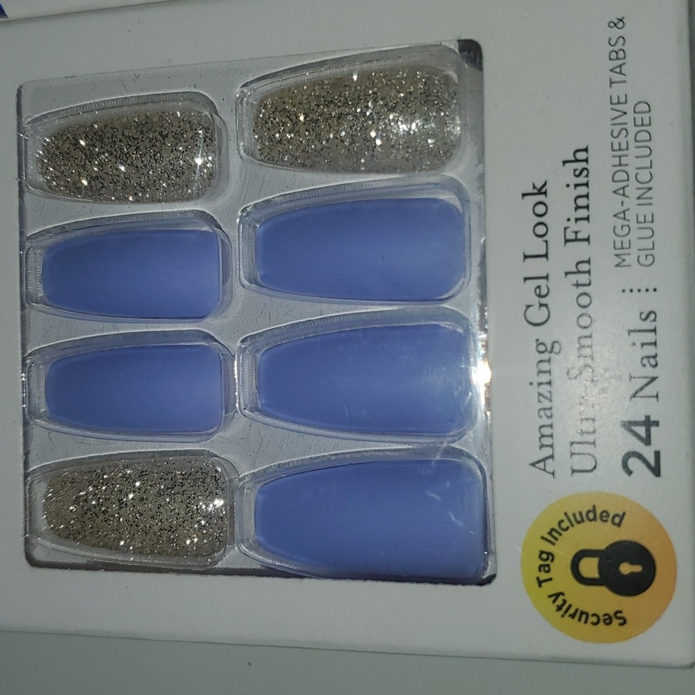Nails - Picture 2 of 9